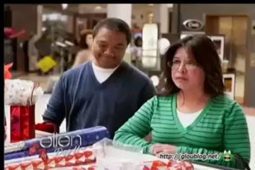 Gift Wrapping Professional Ellie Kemper Dec 19 2013