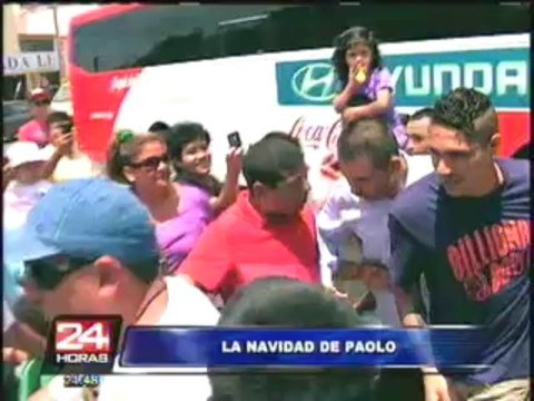 Bloque Deportivo: Paolo Guerrero celebró Navidad con los niños de Universitario (1/3)