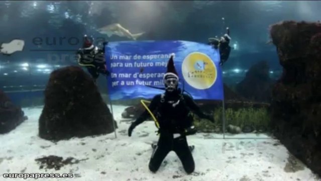 Pedro Rodríguez felicita las fiestas entre tiburones