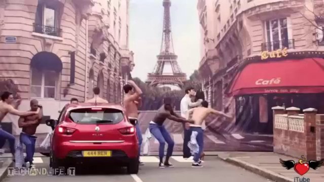 Clio VA VA VOOM,pubblicità censurata