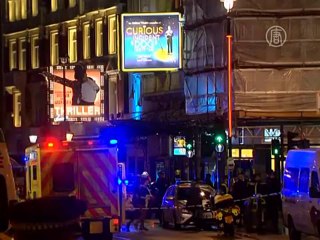 Лондон: в театре во время спектакля рухнула крыша