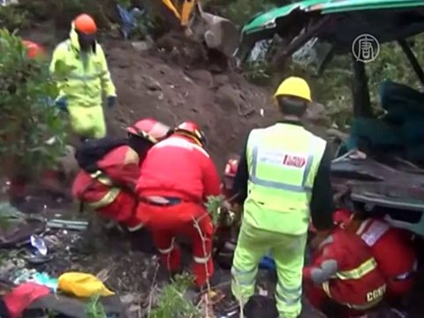 В Перу пассажирский автобус сорвался с трассы