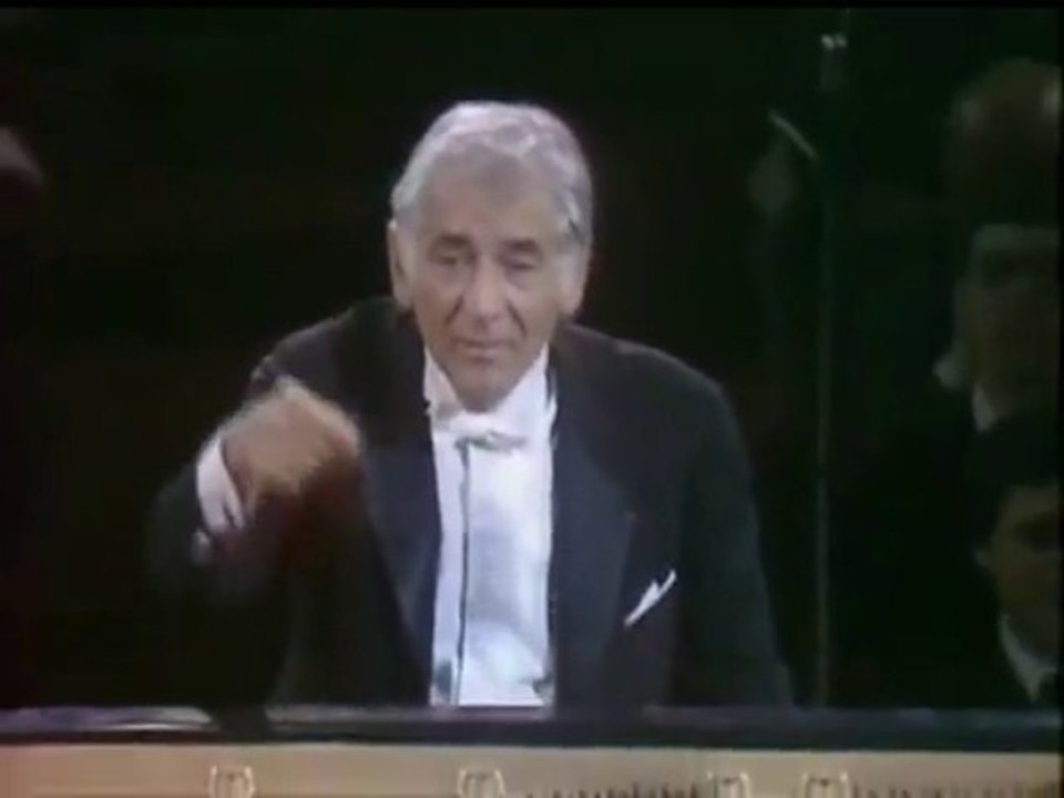 BERNSTEIN spielt GERSHWIN (0:17 HD)