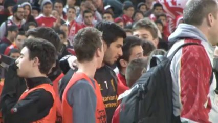 Suarez signs new Liverpool deal