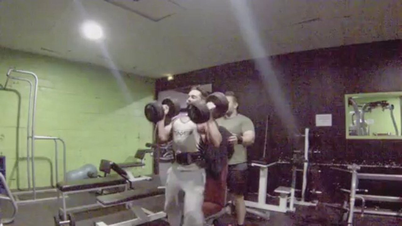 20/12/2013 Développé haltères / épaules : 4 reps @ 2x34 kg 86 kg BW