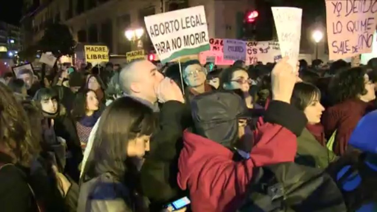 Espanha: oposição aprova plano para restringir aborto