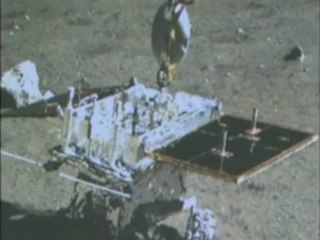 Chinese moon rover releases pictures