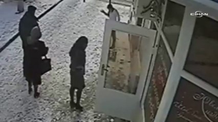 Rusya’da müşteri kadın kuyumcu soygunu engelledi