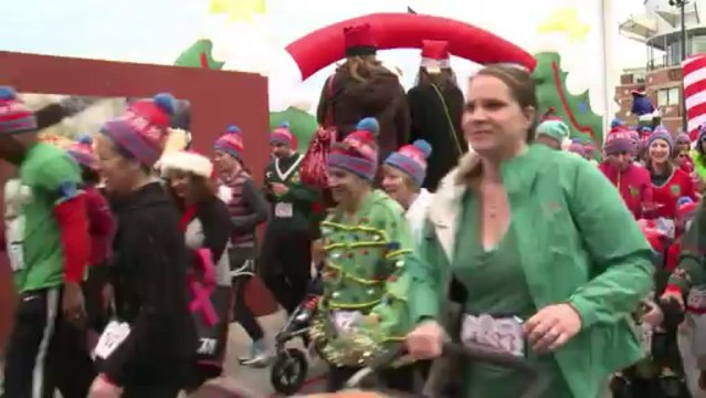 Carrera con los más feos suéter navideños