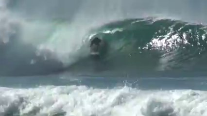 Banzai pipeline surfing