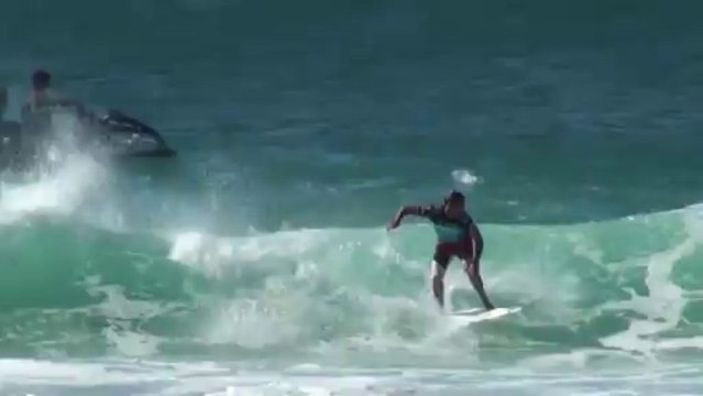 Banzai pipeline surfing 2009 North Shore Oahu world class surfing