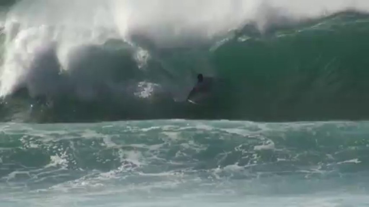 Banzai pipeline surfing 2009 North Shore Oahu world class surfing