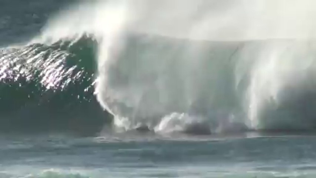 Banzai pipeline surfing 2009 North Shore Oahu world class surfing