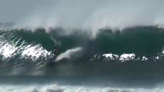 Banzai pipeline surfing 2009 North Shore Oahu world class surfing