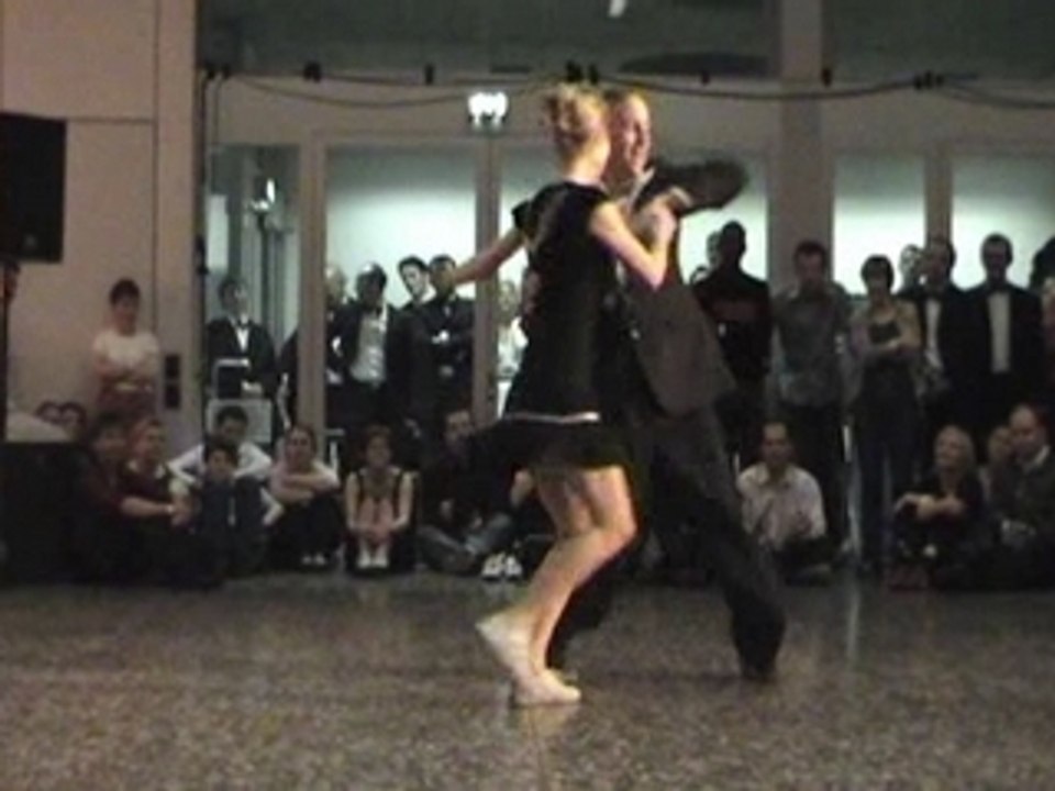 Kevin & Carla Lindy hop