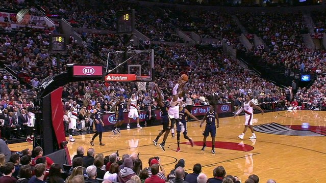 Le alley-oop au buzzer entre Damian Lillard et Nicolas Batum
