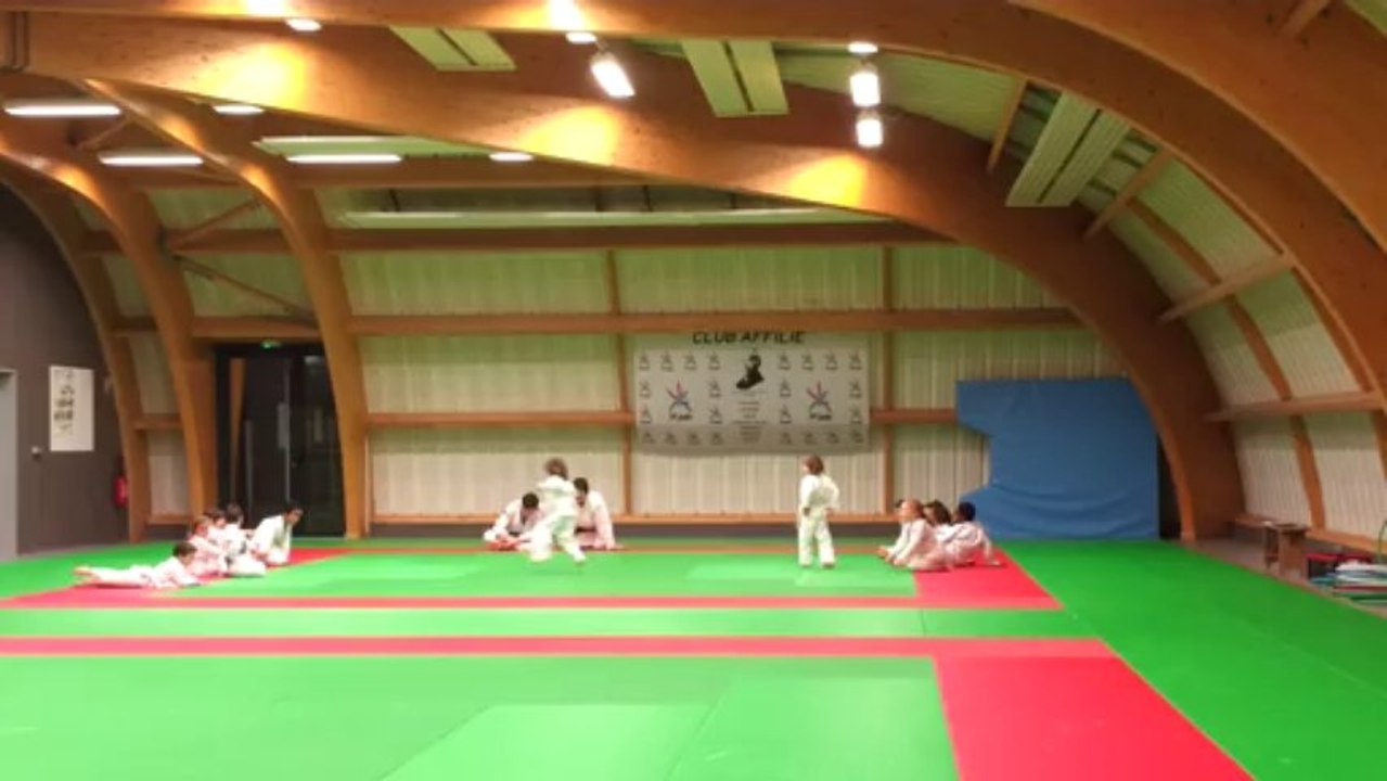 Léonie au judo, victoire écrasante !