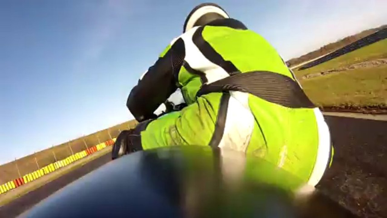 Journée club moto Nogaro 14/12/2013 - Groupe 3 - 3ème session - ZX9R pilote derrière