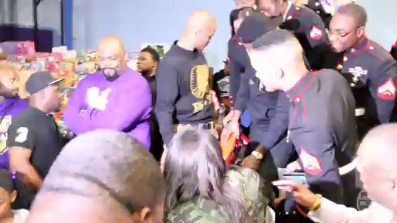 T.I. & Jeezy Give Back To The Hood