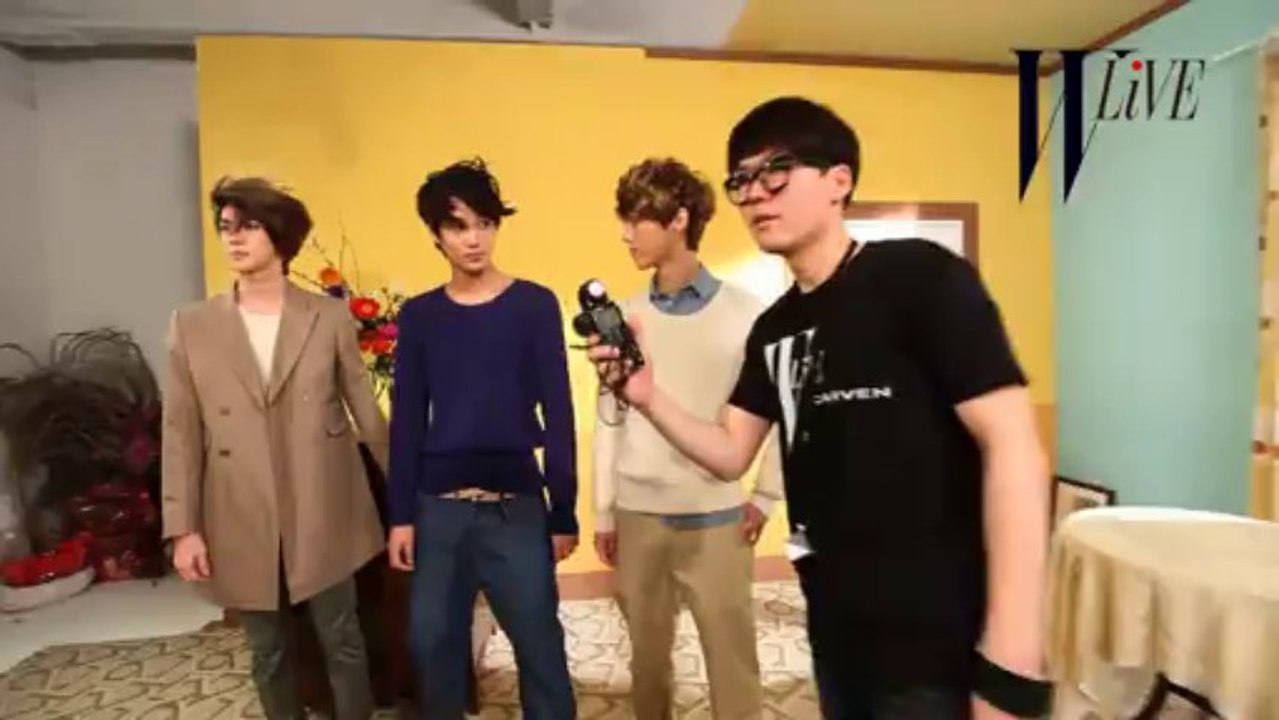W Live 01
