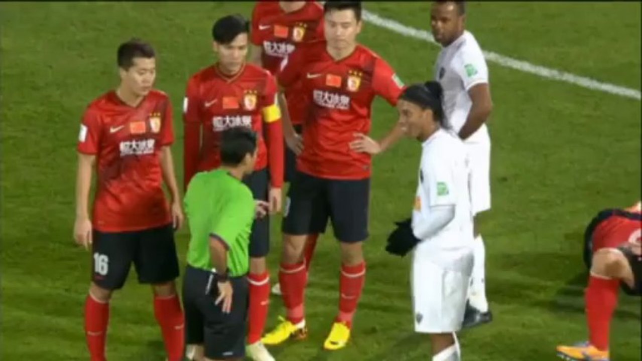 Kleines Finale: Ronaldinho trifft und sieht Rot