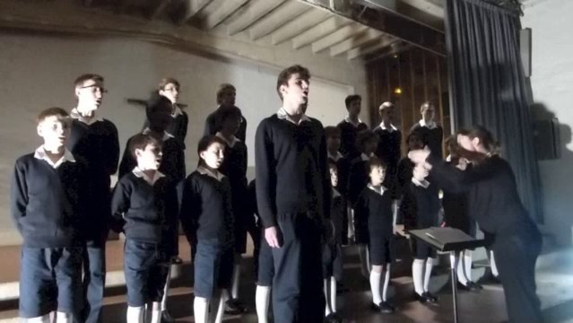 LES PETITS CHANTEURS DE FRANCE AVE MARIA (C. AZNAVOUR )