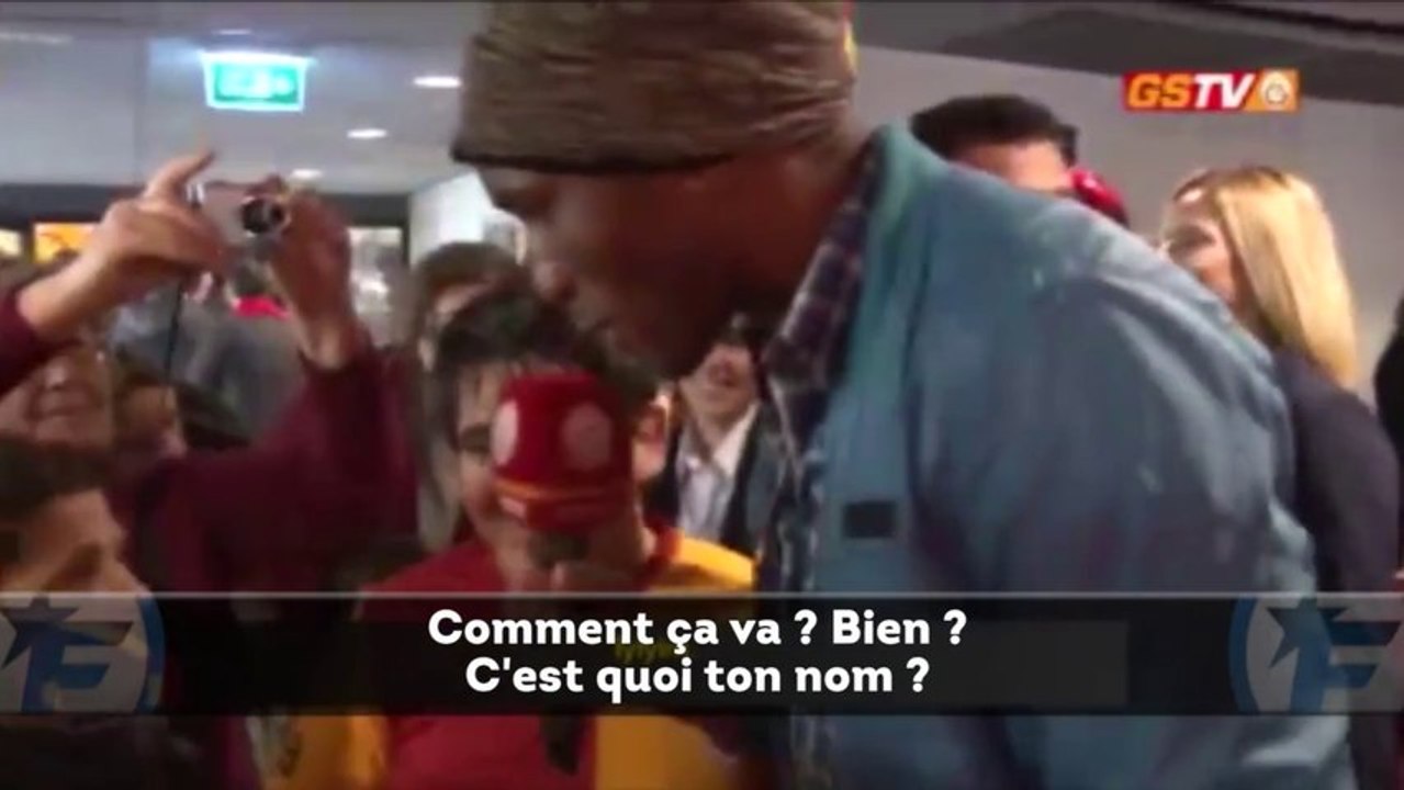 Insolite : Didier Drogba en mode Père Noël pour les jeunes fans de Galatasaray !