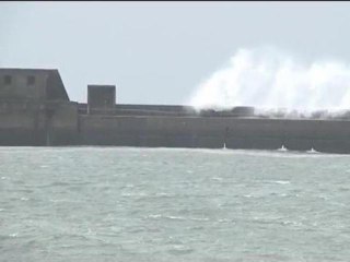 Download Video: Tempête Dirk: des vents allant jusqu'à 110 km/h  en Bretagne - 22/12