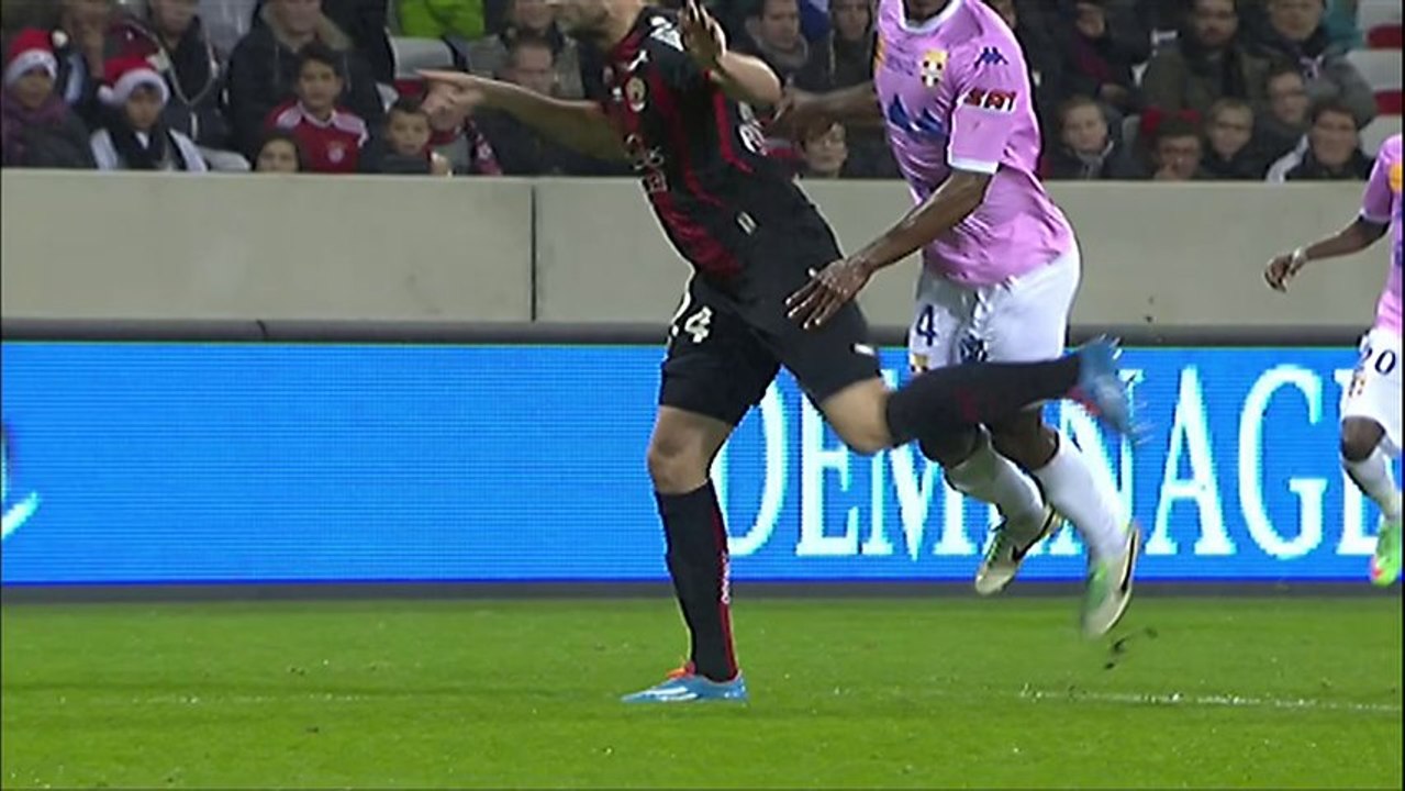 But Cédric MONGONGU (27ème pen) - OGC Nice - Evian TG FC - (3-1) - 21/12/13 (OGCN - ETG)