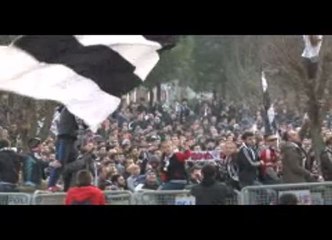 Beşiktaşlı Taraftarlar, Tff'yi Protesto Etti