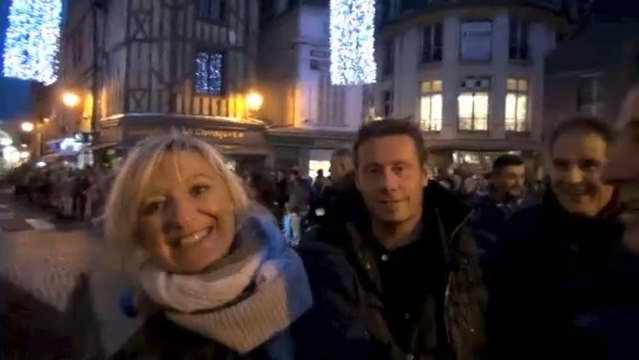 La grande foule à la Parade magique de Noël 2013 à Auxerre