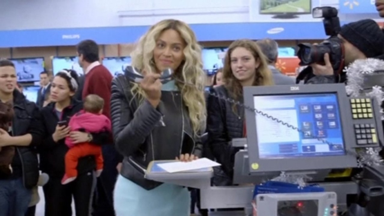 In the spirit of giving, Beyonce gives Walmart shoppers $50 gift cards
