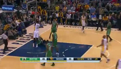 Hibbert 這球小編覺得滿有Oneal的影子  XD