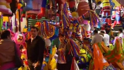 Mexican pinatas take on festive hue