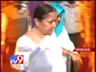 Download Video: Ahmedabad Police grilled Asaram's wife & daughter for three hours - Tv9 Gujarat