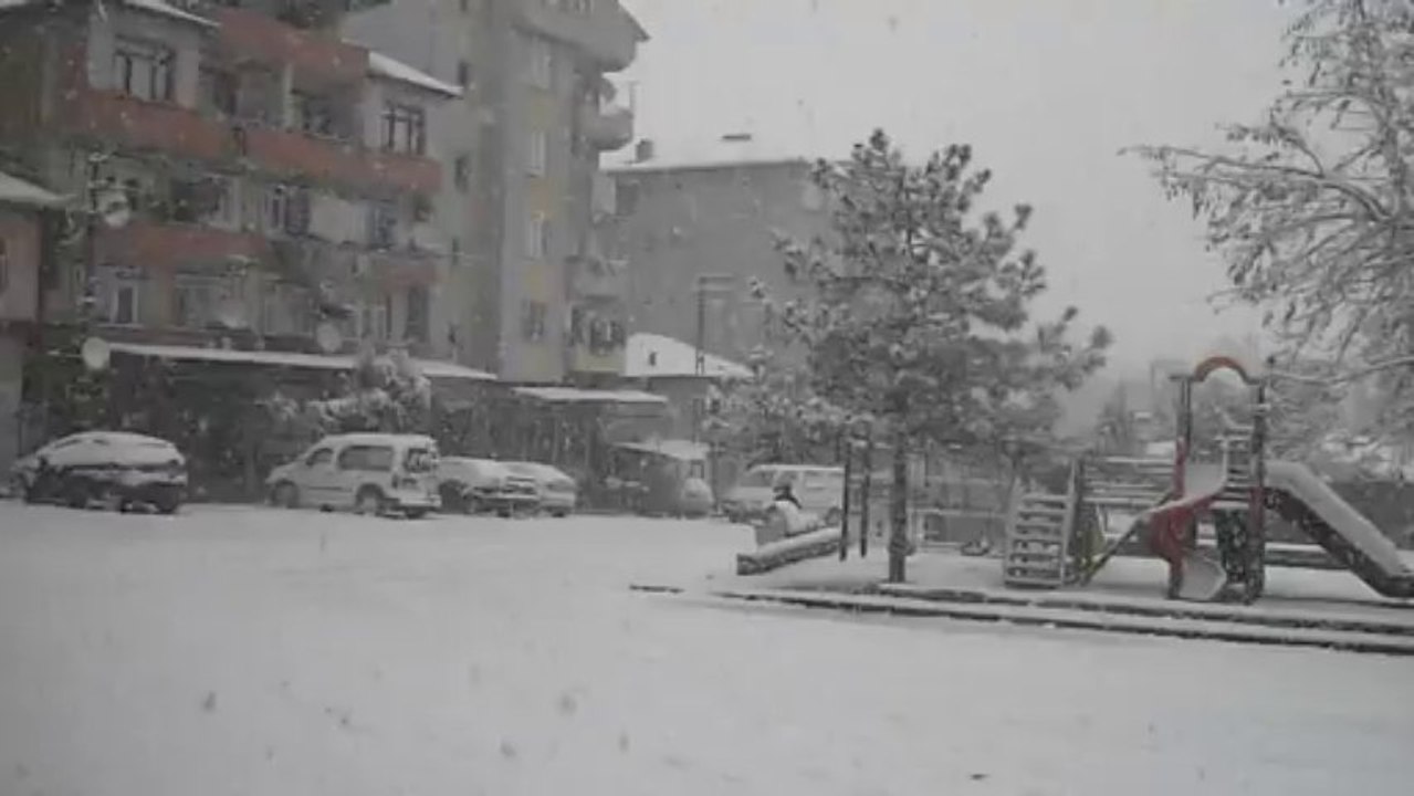 Vezirhan'da kar yağışı...