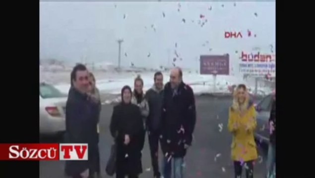 Otoyolda ilginç evlenme teklifi