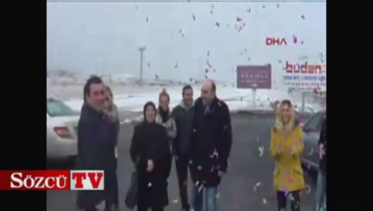 Otoyolda ilginç evlenme teklifi
