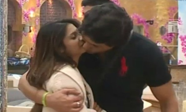 Bigg Boss Season 7 Tanisha And Armaan Smooch 20th December 2013