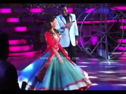 Madhuri Dixit danced with Mithun Chakraborty on the set of Dance India Dance during the promotion of Dedh Ishqiya