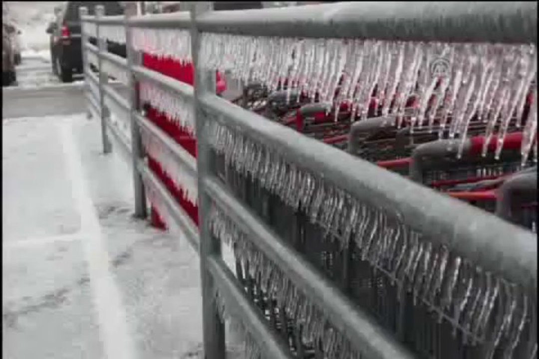 Yüzbinlerce ev elektriksiz kaldı