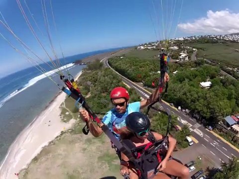 DECOUVERTE VOL BIPLACE EN PARAPENTE ILE DE LA REUNION- PARAGLIDING TANDEM FLIGHT REUNION ISLAND