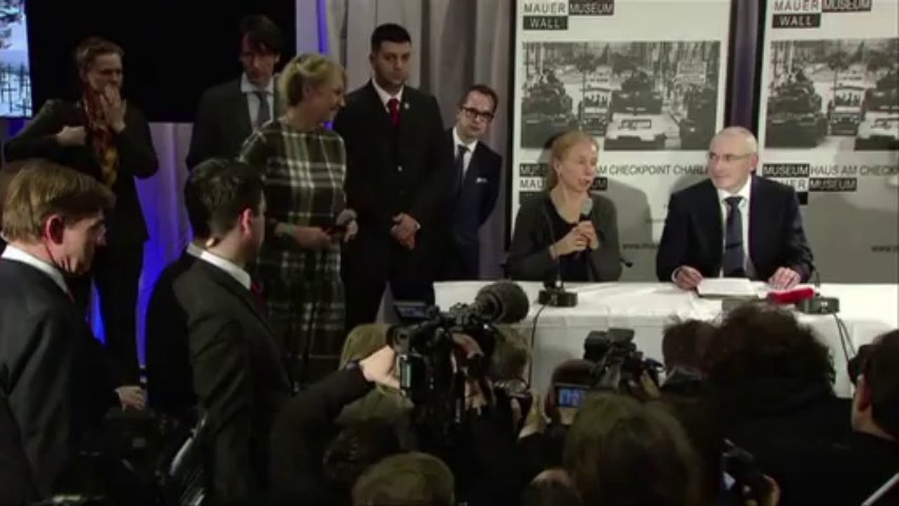 Khodorkovsky to stay out of Russia, help jailed dissidents