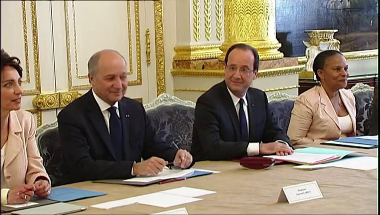 François Hollande termine l'année en hausse dans les sondages