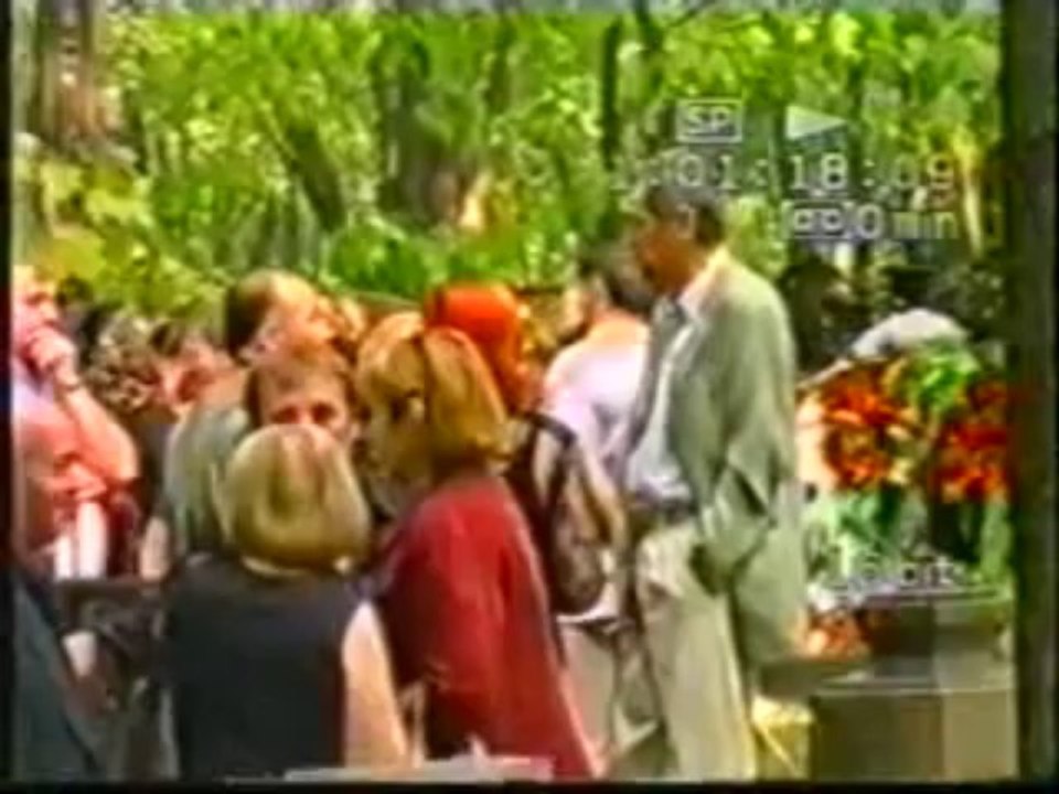 Давид Карапетян на похоронах Всеволода Абдулова (30. 07. 2002)