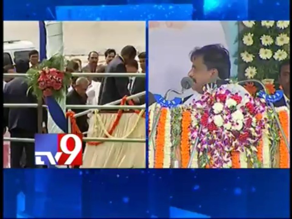 Minister Sailajanath requests Pranab to keep AP united