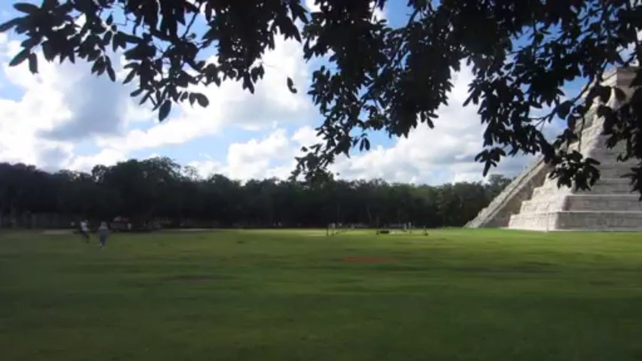 SITE  ARCHÉOLOGIQUE  DE CHICHEN ITZA  ÉTAT DU YUCATAN  (MEXIQUE)  LE 23 NOVEMBRE 2013