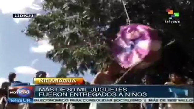 Nicaragua: niños celebran la navidad con juguetes