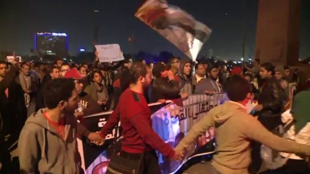 Egyptian youths rally against the jailing of three activists