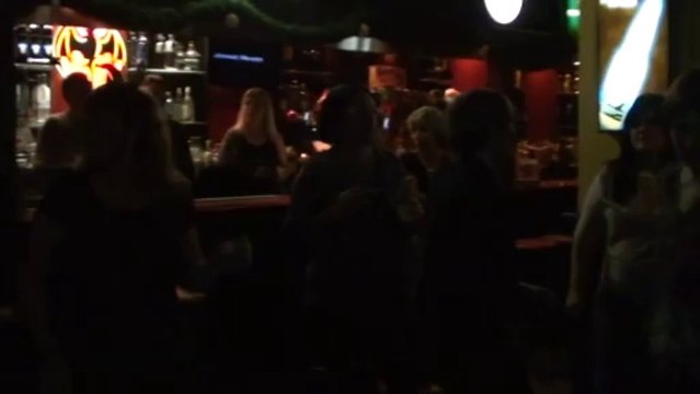 FIESTA DE NAVIDAD CON MARIA Y HUGO, TODAS BAILANDO Y NO QUERIAN